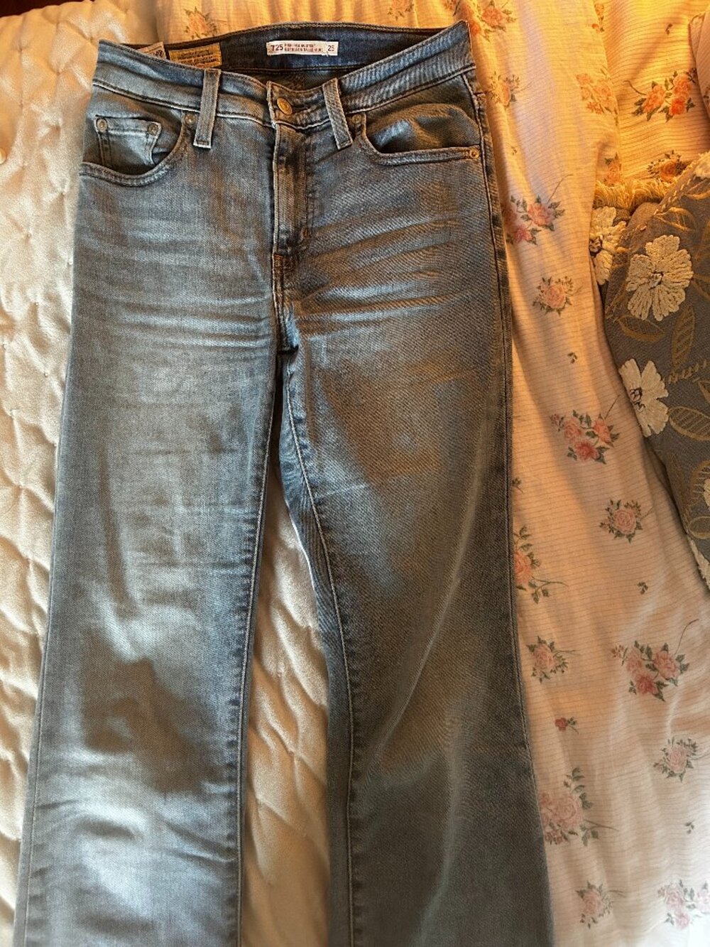 725 Levis jeans